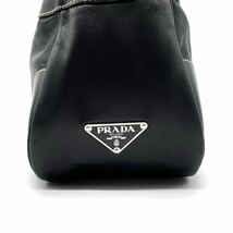 1円【激レア美品】PRADA プラダ アクセサリーポーチ ハンドバッグ トート 三角プレート レザー 本革 ブラック シルバー金具 白タグ 黒色_画像9