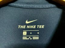 ☆21SS 美品　NIKE ナイキ　スウッシュロゴプリント クルーネックTシャツ ネイビー M_画像4