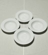 アメリカブランド ミカサのフォーマル白に彫刻がデザインされたパスタ、スープ皿4枚_画像3