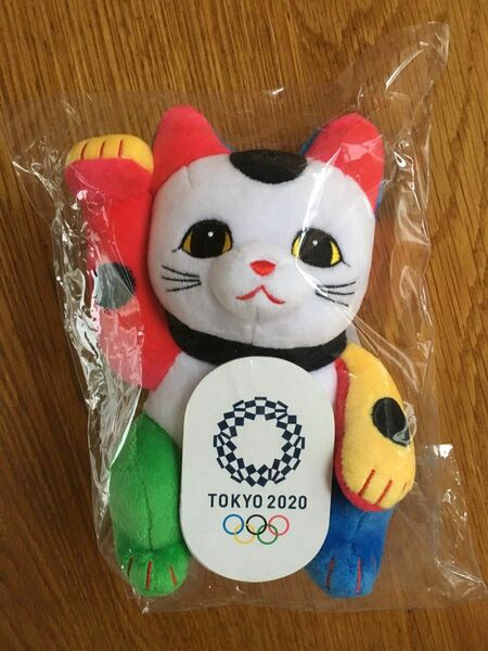 【招き猫ぬいぐるみ】東京2020オリンピックエンブレム 17cm