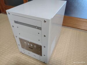美品 - WiNDy Cube Energy MC3 ホワイト アルミ 特殊ベイリーフ Mini-ITX PC ケース - 電源付き中古品