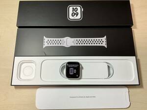 (G05) 【未使用品、通電OK】Apple Watch Nike SE第1世代 GPSモデル 40mmシルバーアルミニウムケースとNikeスポーツバンド