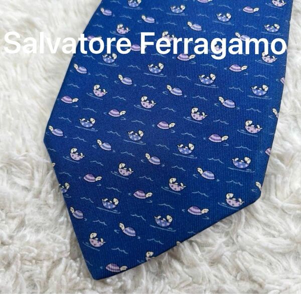 美品！Salvatore Ferragamo サルヴァトーレフェラガモ　かめさん柄　カメ柄　ネクタイ　シルク製