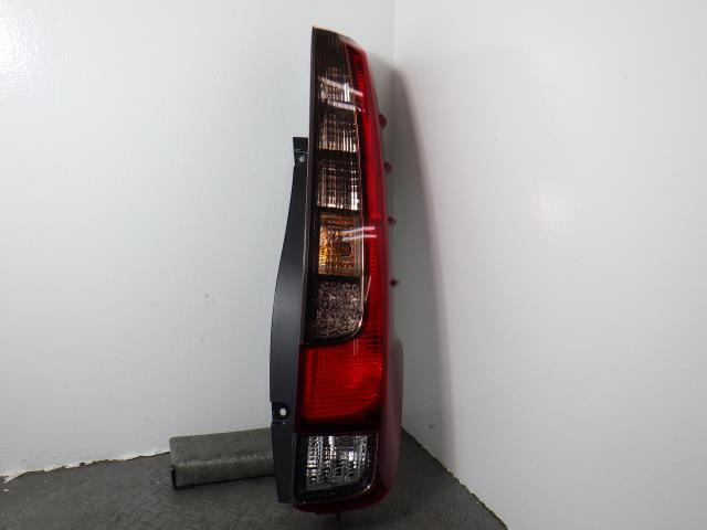 ノア ZRR80G 右 テール ランプ ライト 81550-28550