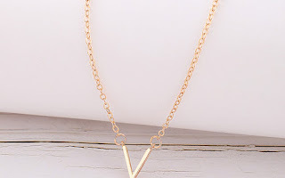送料一律 シンプルなV字型 ゴールドネックレス 18KGP Gold Plated necklace 61