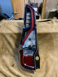 6AA-HFC27 Nissan Serena original left tail light tail lamp KOITO 220-23786[E]