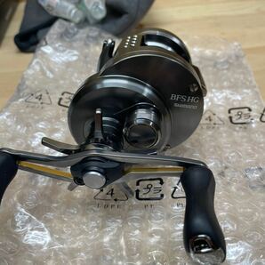 R173 新品未使用 SHIMANO シマノ 17 CALCUTTA CONQUEST BFS HG LEFT 17カルカッタコンクエスト レフトの画像4