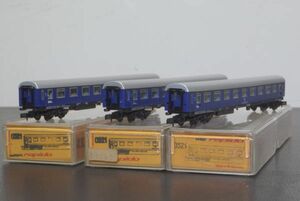 ARNOLD-N 0321 DR passenger car 3 both 