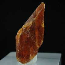 オレンジ カイヤナイト 原石 3.9g サイズ約27mm×14mm×5mm マダガスカル トゥリアラ州産 kgt354 天然石 鉱物 パワーストーン_画像1
