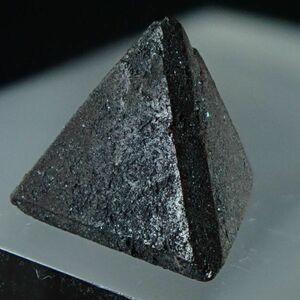 ズニアイト 原石 0.5g サイズ約8mm×8mm×8mm イラン ホルモズガーン州 Qalat Payeen産 zng209 天然石 鉱物 パワーストーン