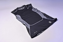 NIKE ナイキ ★ DRI-FIT ノースリーブ コンプレッションシャツ ★ PRO COMBAT ★ XLサイズ ★ バック 迷彩柄風 ★ 使用感有り 中古品 ★_画像2