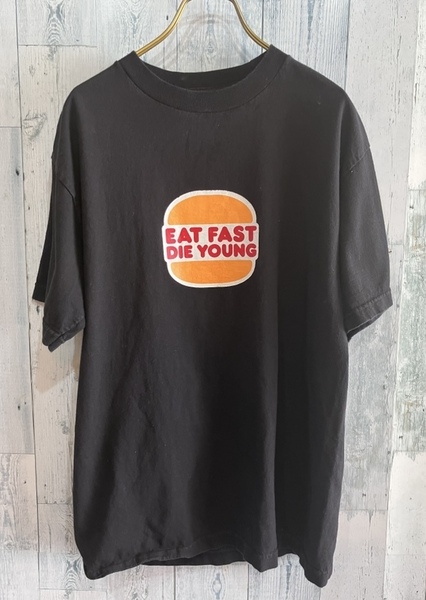 EAT FAST DIE YOUNG 早食いは早死にするよ バーガーキングパロディTシャツ