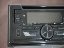 (中古品) ダイハツ純正(KENWOOD) CDデッキ CD/AUX/USB端子 FM/AMラジオ CUK-W69D 08600-K9033 ステアリングスイッチ対応品 iPod/iPhone接続_画像3