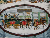 【正規品】　HERMES　エルメス　シルクスカーフ　大判：約88cm×88cm　赤系　馬車　ケース付き　e-260_画像3