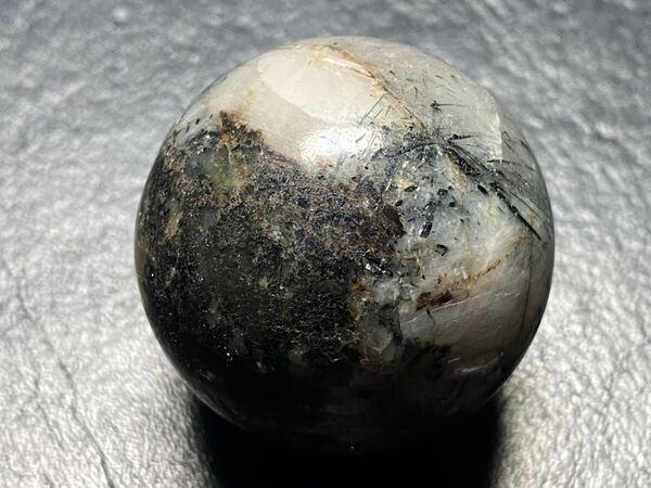 ザギマウンテンクォーツ ザギ水晶 丸玉32mm 48g エジリン ラビカイト