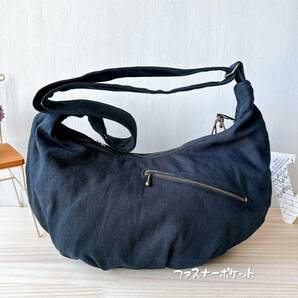 ハンドメイド☆☆ブラックリネン・花刺繍・楕円底の小ぶりなショルダーバッグの画像2