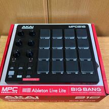 【新品同様超美品】MPD218 Akai アカイ Professional USB MIDIコントローラー 16パッド 音源ソフト付属_画像1