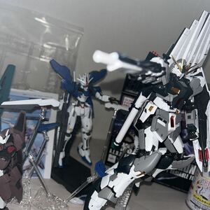 ガンプラ 引退 RG νガンダム 本体全塗装 水星の魔女 ウェポンディスプレイ×2 未組立 HGUC Zガンダム 水性キット ×3 