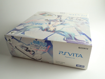 送料無料 SONY PlayStation Vita 初音 ミク Limited Edition Wi‐Fiモデル PCHJ-10001 + ソフトもう1本 美品_画像3