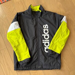 adidas ウィンドブレーカー ナイロン　ジャンパー　裏地あり130 