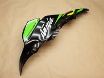 ☆Ninja ZX-10R ZXT02E 左側 アッパーカウル 品番：55028-0574 (240111DF0087)_画像1