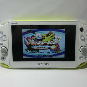 【№3013-ｇ6004】PlayStation Vita （PCH-2000シリーズ） Wi-Fiモデル 本体・ソフト付・32GBメモリーカード付 ライムグリーン/ホワイト の画像7