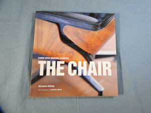 n) 洋書 The Chair Living with Modern Classics S. ※タバコ臭あり[2]4325