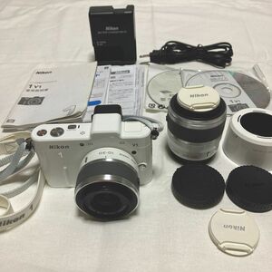 【限定値下げ】美品 Nikon 1 V1 ダブルズームキット ホワイト デジタル一眼レフカメラ ミラーレス一眼