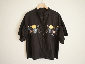 ネコポス290円　AG byアクアガール フラワー刺しゅうシャツ 38黒cb1エージー ブラウス 刺繍