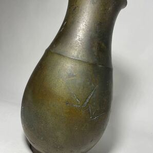 DH225 △ 金谷 五郎三郎作 竹図彫銅花瓶 在刻銘 花生 花器 古道具 時代品 凹み有り H24.8cmの画像3