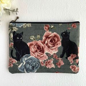 マルチポーチ 20×14cm 大きめ 黒猫 薔薇 ポーチ 通帳入れ お薬手帳入れ 筆箱 フラットポーチ ハンドメイド 綿麻 グレー ナチュラル ねこ