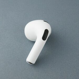 Apple AirPods 第三世代 左イヤホンのみ USED美品 L 片耳 左耳 A2564 ワイヤレスイヤホン 耐汗 耐水 MME73J/A 完動品 中古 KR V0154