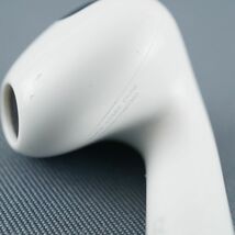 Apple AirPods 第三世代 右イヤホンのみ USED品 R 片耳 右耳 A2565 ワイヤレスイヤホン 耐汗 耐水 MME73J/A 完動品 中古 KR V0213_画像4