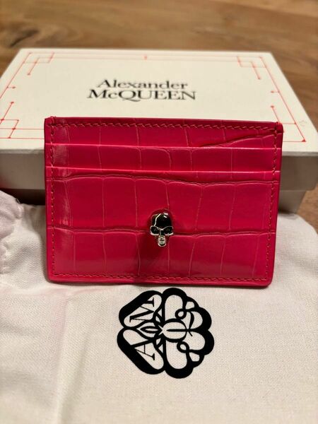 ALEXANDER MCQUEEN レザー カードケース　名刺入れ　ピンク　新社会人　レディース　お洒落　可愛い　人気ブランド