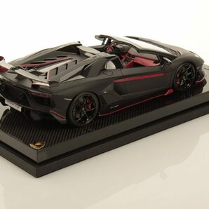 ★赤字即決！世界で１台！最高級カーボン台座！MR 1/18 Aventador SVJ カーボン黒／赤ライン 付属品完備 高級感の極み！送料無料 新品の画像6