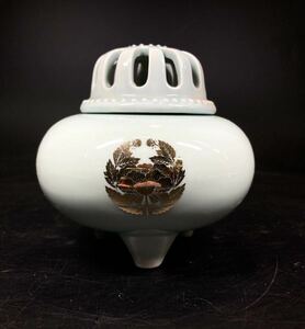 青磁丸香炉 三足香炉 菊型 陶磁器 茶道具 香道具 お香 置物