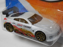 HOT WHEELS / ニッサン 350Z (2011 #112/白) + ニッサン 370Z (2011 #143/赤) 開封用２台セット_画像3