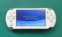 すぐに遊べる【中古・美品】プレイステーションポータブル PSP-2000ホワイト_画像5