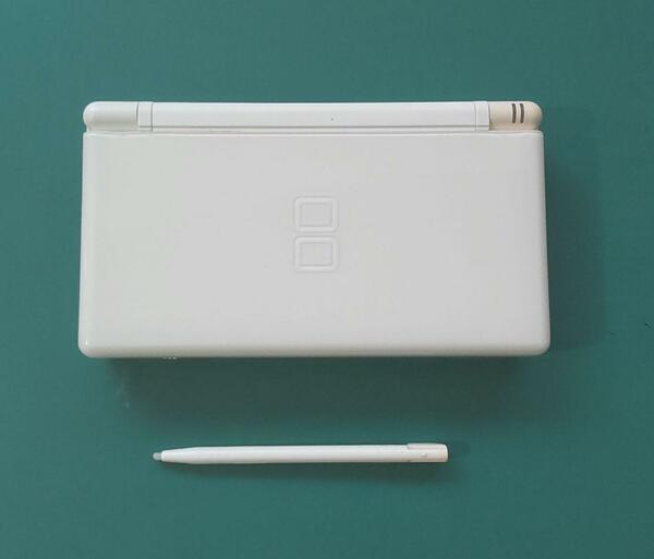 【中古・美品】ニンテンドーDS Lite Crystal White 本体のみD