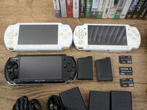 【1円スタ】 起動OK PSP 本体 3点 ソフト 20本 セット/まとめ ゲームハード/PSP-1000/2000/3000 ケーブル/メモリーカード付き 『ZG058』_画像2