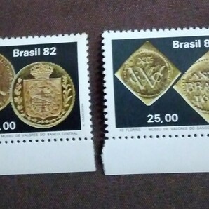ブラジル 1982 昔のコイン 2完 未使用糊あり タブ付き 金貨 の画像1