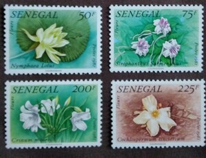 セネガル　1982 花　4完 植物 花 未使用　糊あり　ハス　ユリ　