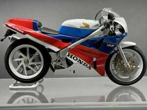 塗装済完成品　タミヤ　1/12 Honda VFR750R