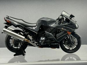 塗装済完成品　タミヤ　1/12 カワサキ ZZR1400 グレー