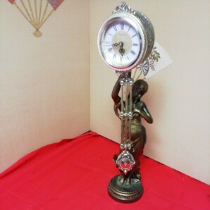 時計を持つ少女 ブロンズ 像高さ57cm 時計 動作品の画像1