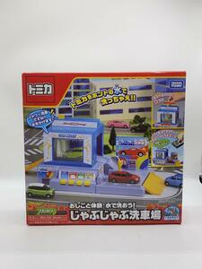 TAKARA TOMY* man /.... body ./ water ....!...... car wash place 