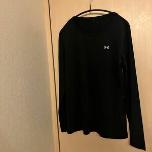 新品UNDER ARMOUR アンダーアーマー 長袖シャツ ヒートギア HEAT GEAR LG レディース　春夏用　サラッと快適！ブラック