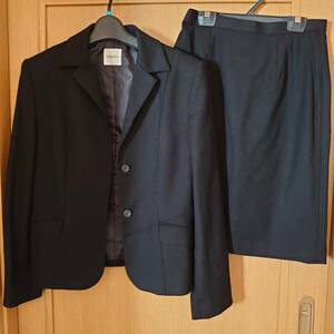 シンプルなリクルート　スーツ　ジャケット＋スカート上下セット　ウール混９号フォーマル正装に