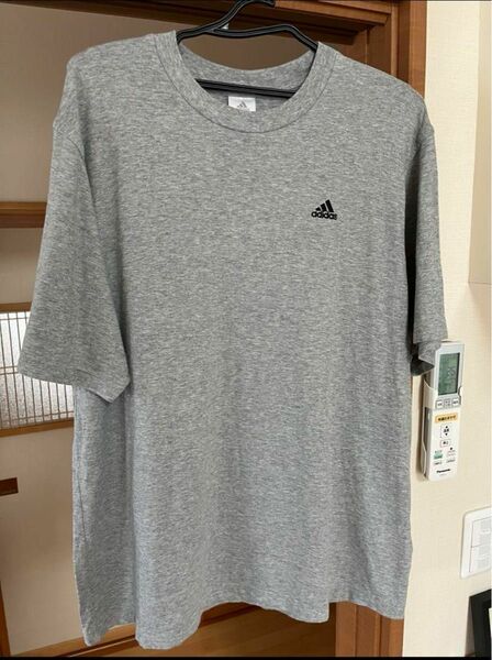 adidas アディダス Tシャツ スモールロゴ グレー