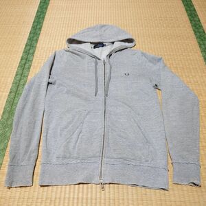 FRED PERRY　フルジップパーカー グレーダメージ加工